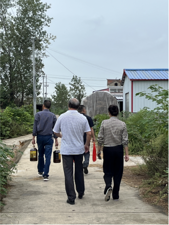 “浓浓中秋情，慰问暖人心”