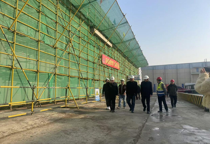 罗山国家粮食储备库工程铁路以北3栋仓顺利封顶