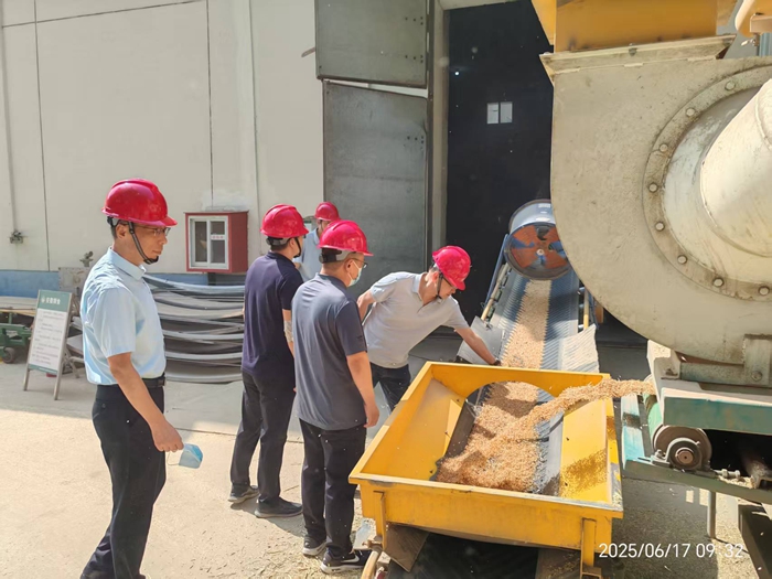 淮南市粮食和物资储备局党组书记、局长徐权调研督导夏粮收购工作